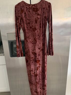PrettyLittleThing Rose Mauve Burgundy Velvet Floral Long Sleeve Maxi Dress